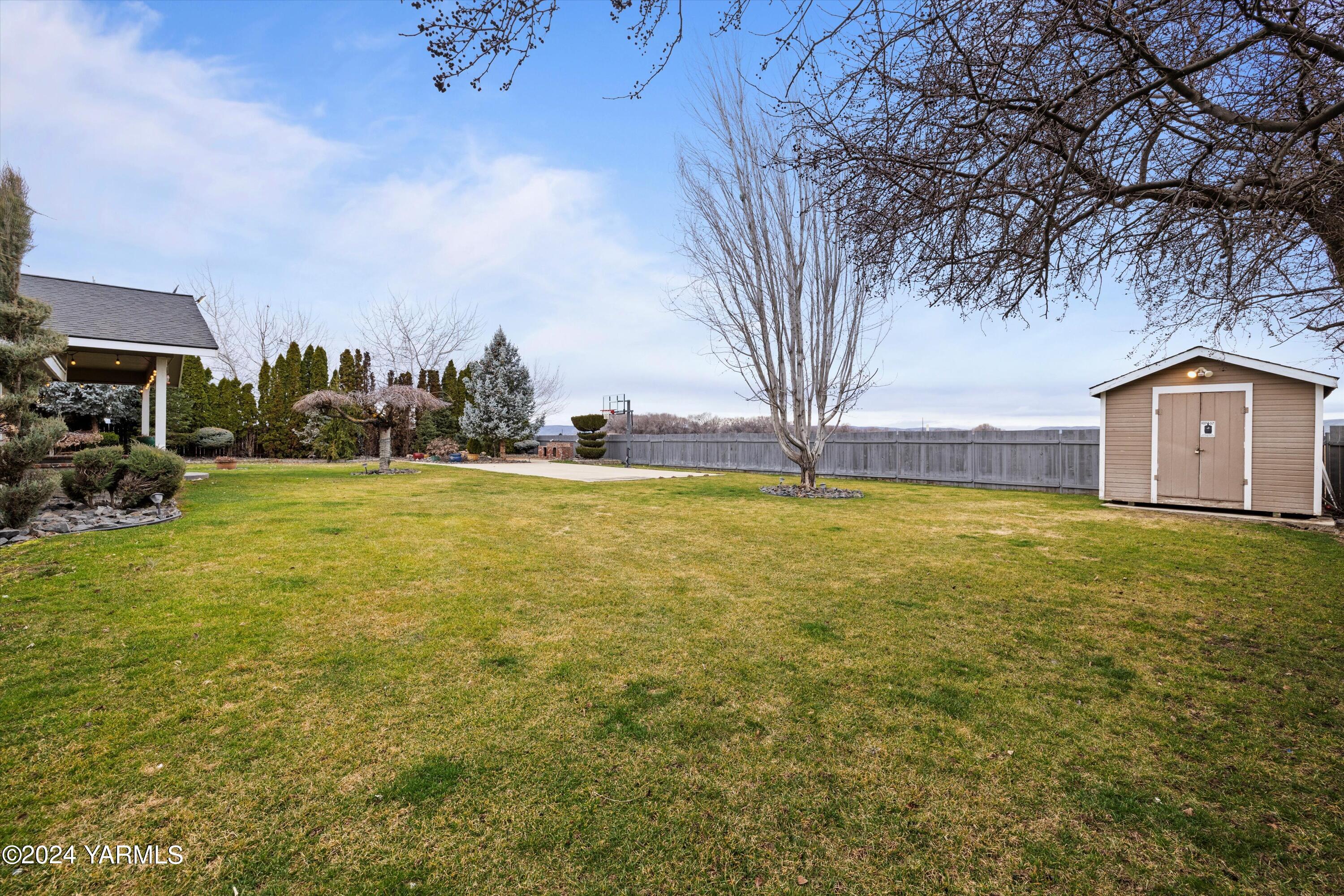 1511 Progressive Road Wapato, WA 98951 - Photo 36 of 36 a view of an outdoor space and yard