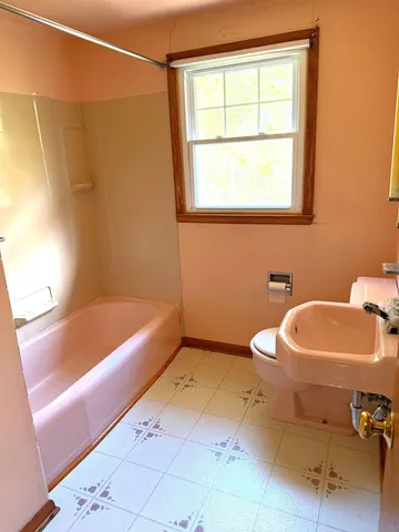 $325,000 | 20 Sunset Drive, Essex, VT 05452