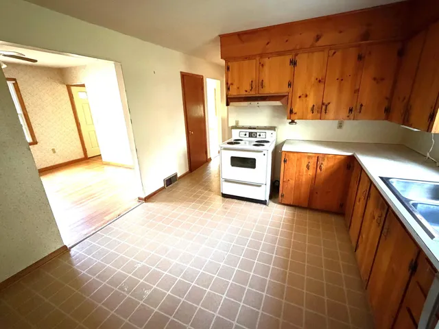 $325,000 | 20 Sunset Drive, Essex, VT 05452