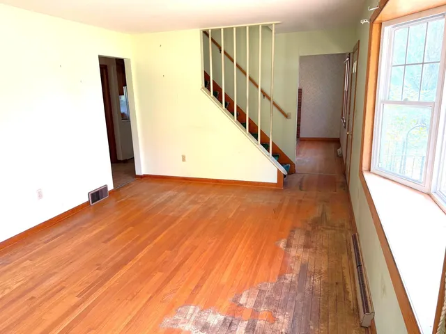 $325,000 | 20 Sunset Drive, Essex, VT 05452