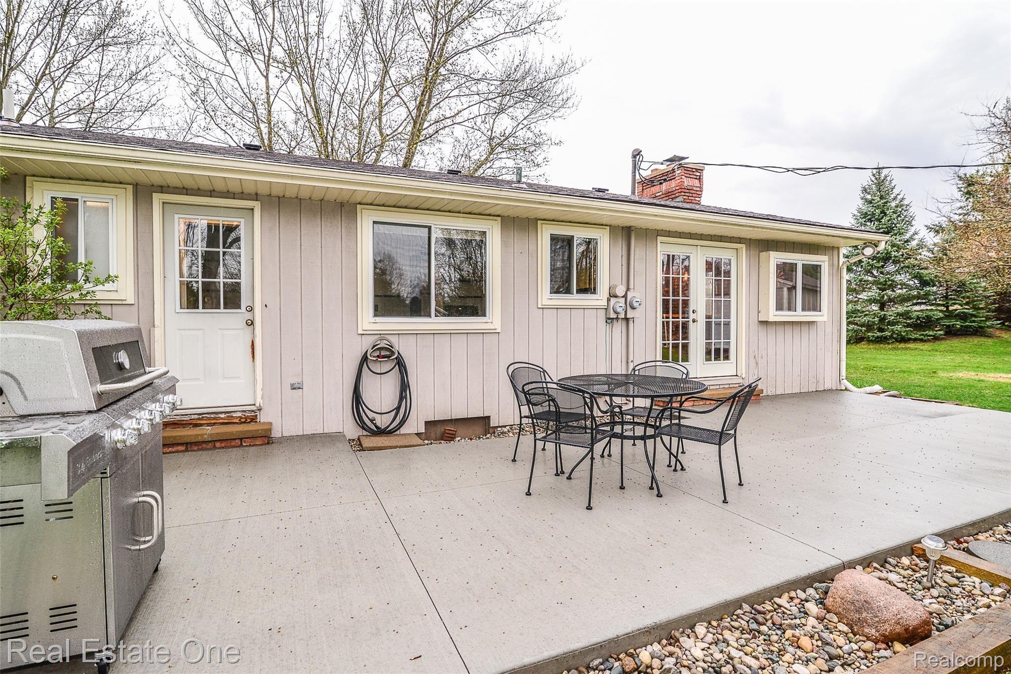 6920 Winans Lake Road Brighton, MI 48116 - Photo 23 of 28 Great Entertainment Space