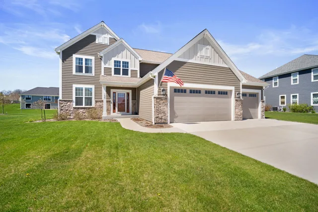 $669,900 | 155 Mulberry Lane, Grafton, WI 53024