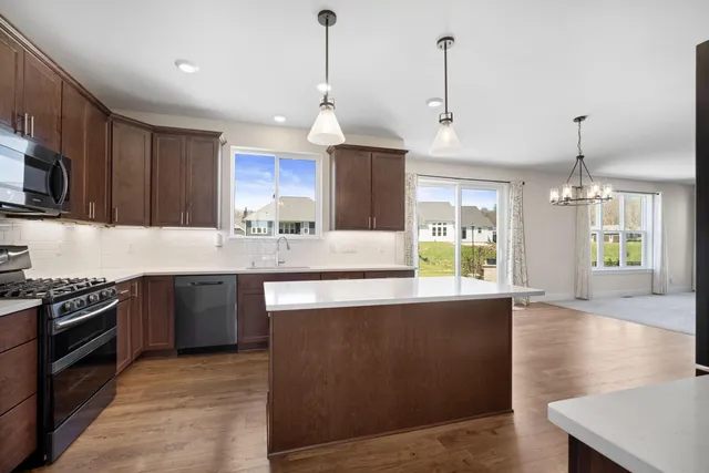 $669,900 | 155 Mulberry Lane, Grafton, WI 53024