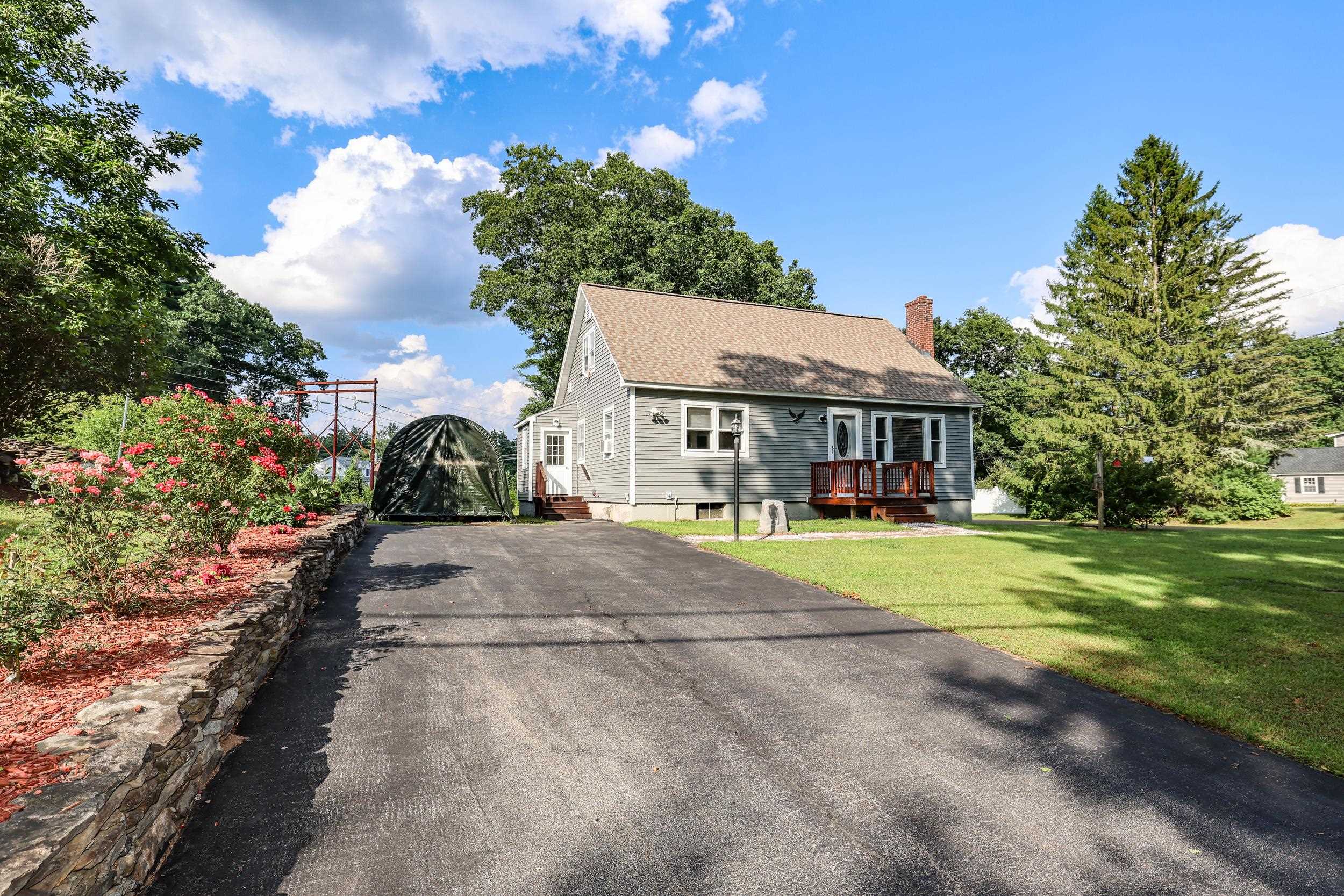 5 York Road Hudson, NH 03051 - Photo 4 of 50 Gallery Image 4