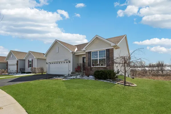 $450,000 | 1808 Alta Drive, Volo, IL 60020