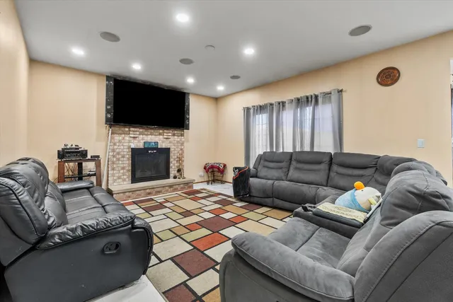 $615,000 | 342 Diana Court, Bensenville, IL 60106