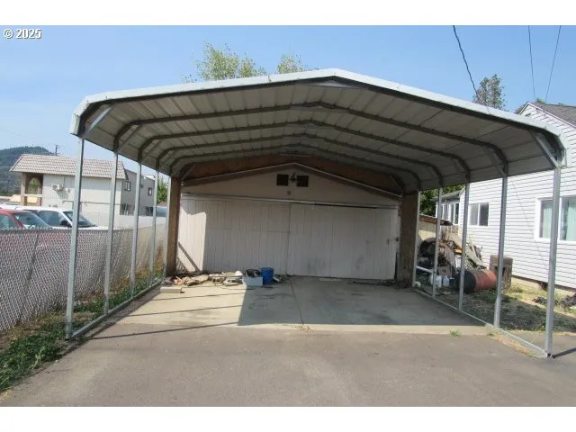 $208,700 | 165 Robinson Street, Sutherlin, OR 97479