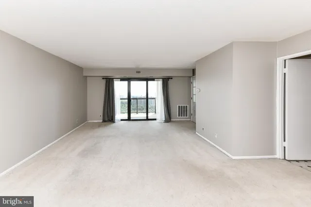 $2,400 | 205 Yoakum Parkway, Unit 1803, Alexandria, VA 22304