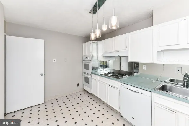 $2,400 | 205 Yoakum Parkway, Unit 1803, Alexandria, VA 22304