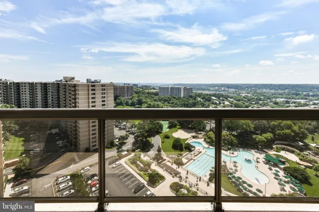 $2,400 | 205 Yoakum Parkway, Unit 1803, Alexandria, VA 22304