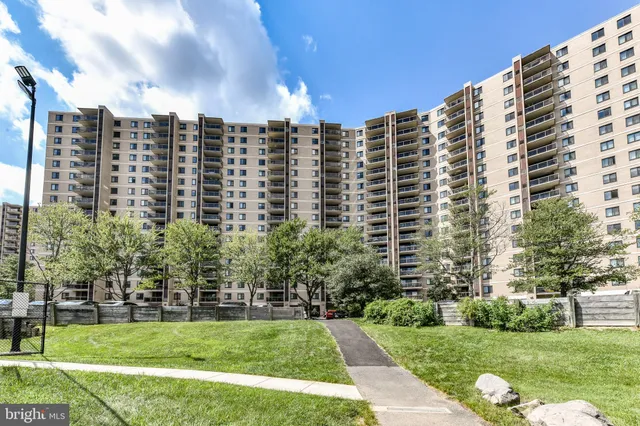 $2,400 | 205 Yoakum Parkway, Unit 1803, Alexandria, VA 22304