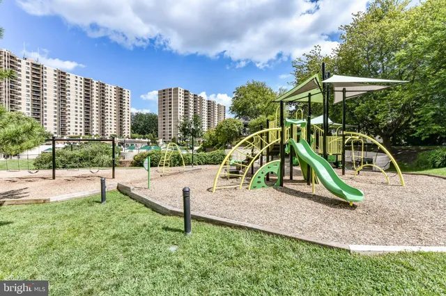 $2,400 | 205 Yoakum Parkway, Unit 1803, Alexandria, VA 22304