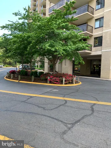 $2,400 | 205 Yoakum Parkway, Unit 1803, Alexandria, VA 22304