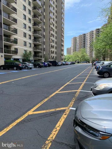 $2,400 | 205 Yoakum Parkway, Unit 1803, Alexandria, VA 22304