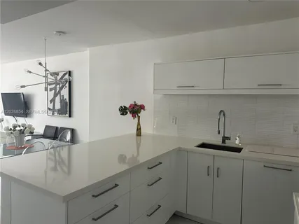 $3,400 | 100 Lincoln Road, Unit 835, Miami Beach, FL 33139