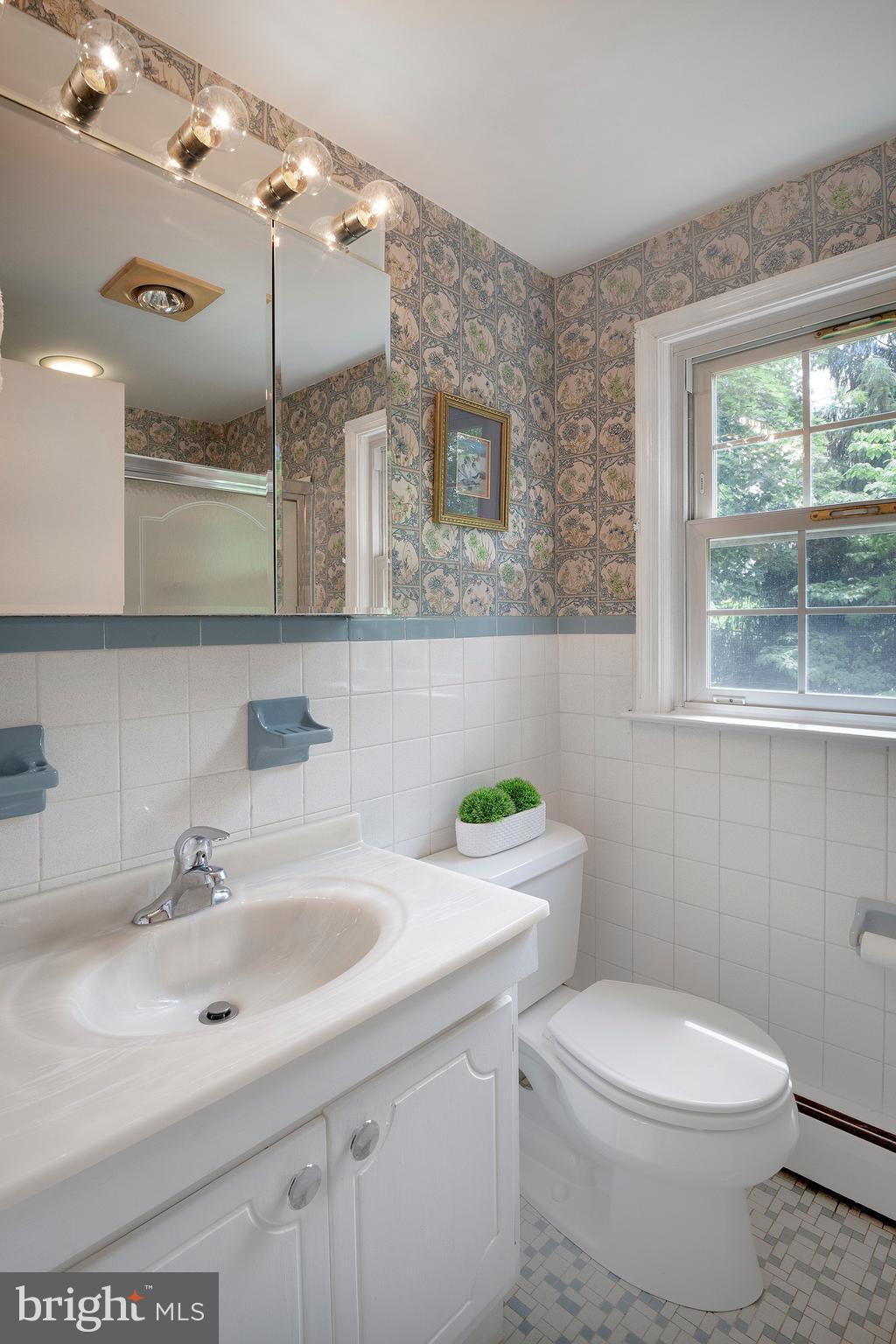 210 Summit Road Malvern, PA 19355 - Photo 28 of 35 Full Hall Bathroom