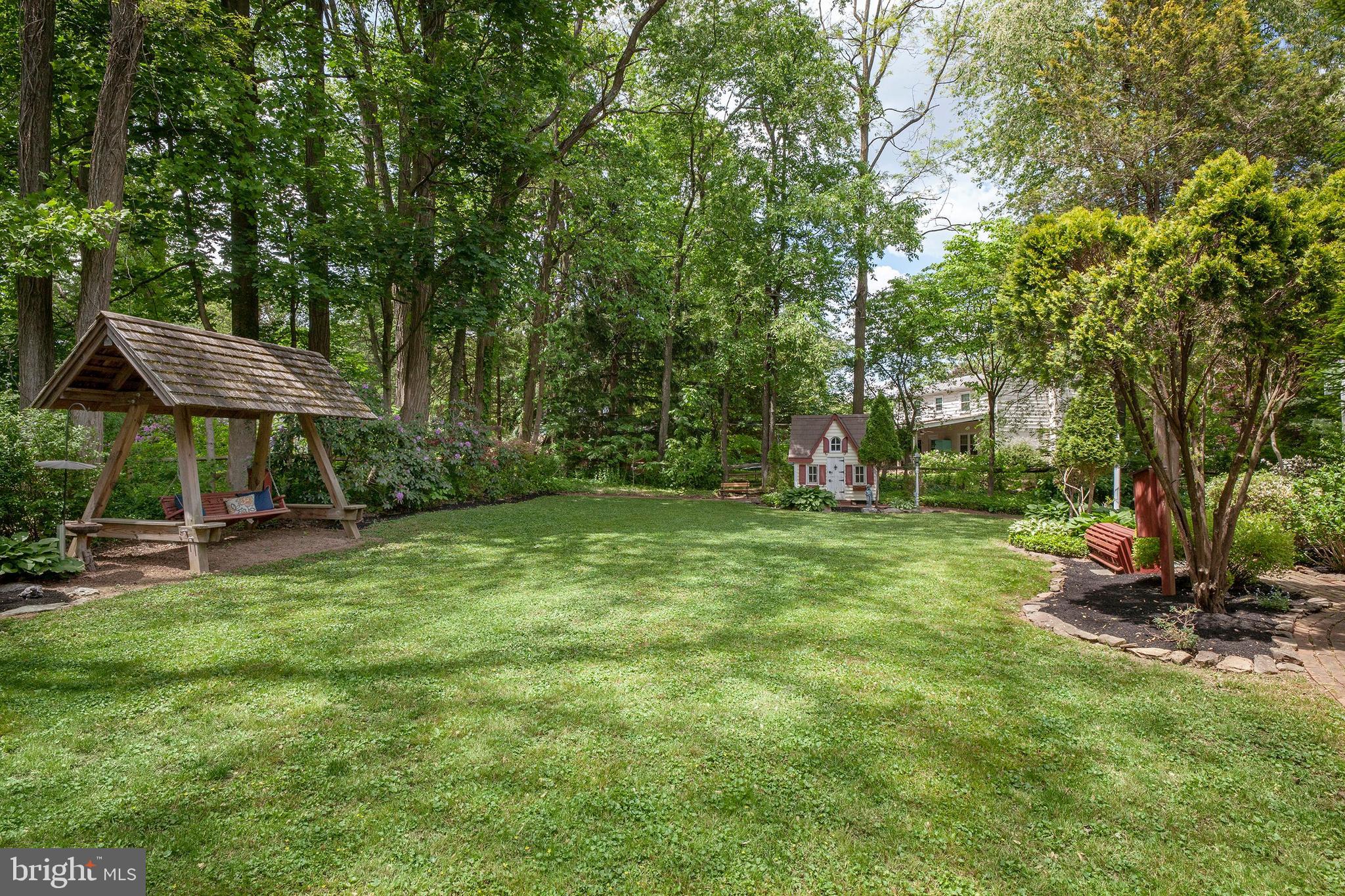 210 Summit Road Malvern, PA 19355 - Photo 7 of 35 Side yard