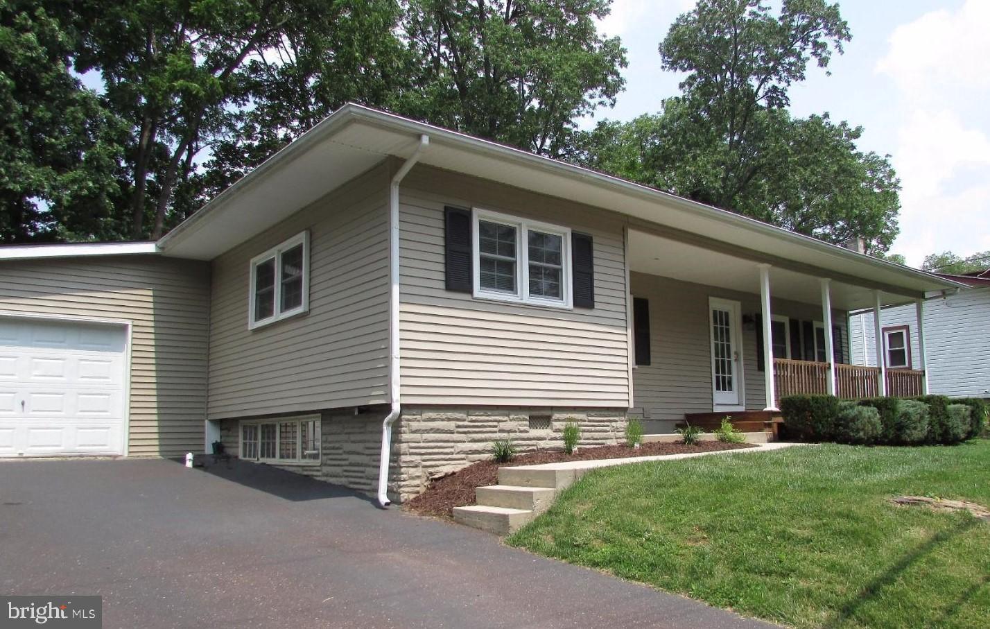 205 Main Street Spring Mount, PA 19473 - Photo 2 of 25 Side View - Siding & Energy Efficient Windows