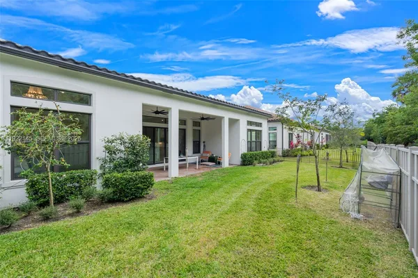 a view of a house with backyard and porch