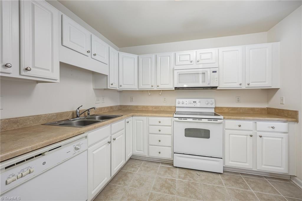 111 Castleton Drive Thomasville, NC 27360 - Photo 5 of 22 ample counterspace