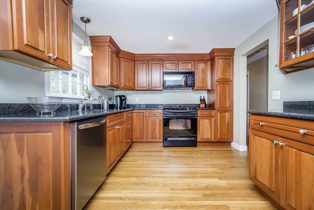 9 Town Line Road Burlington, MA 01803 - Photo 4 of 30