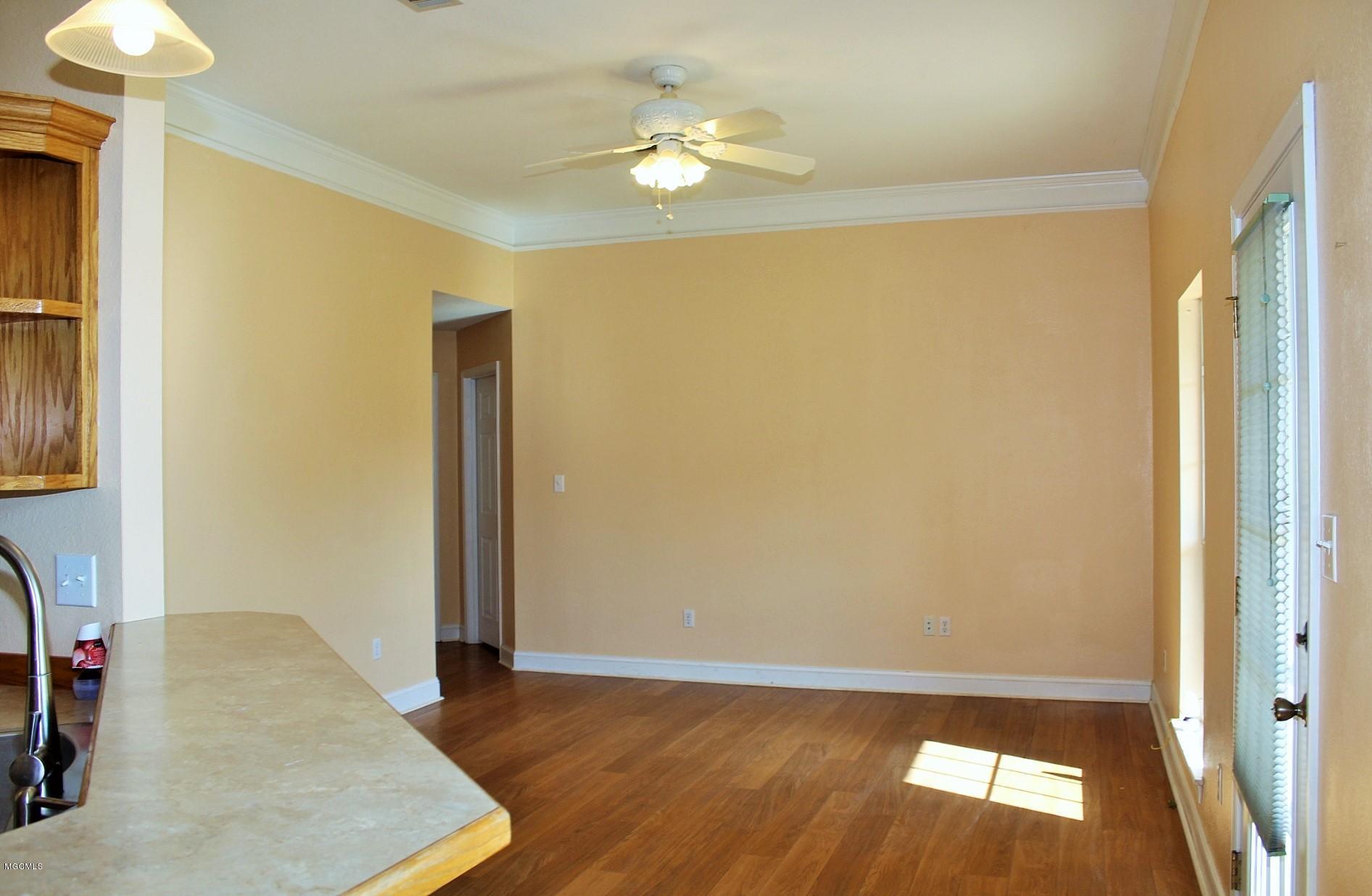 17928 Rayford Shumock Road Moss Point, MS 39562 - Photo 4 of 33 4-Living Room