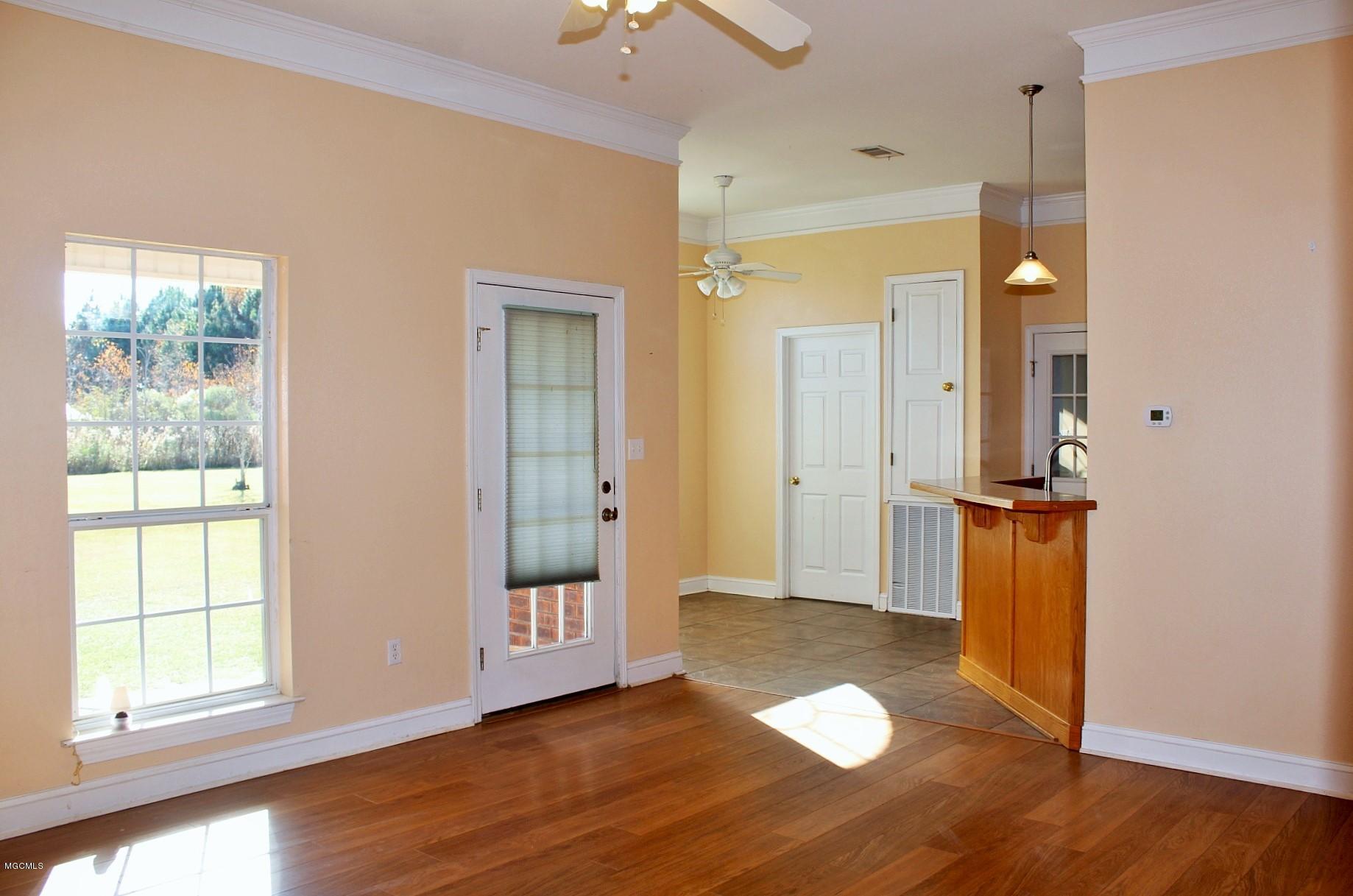 17928 Rayford Shumock Road Moss Point, MS 39562 - Photo 6 of 33 6-Living Room