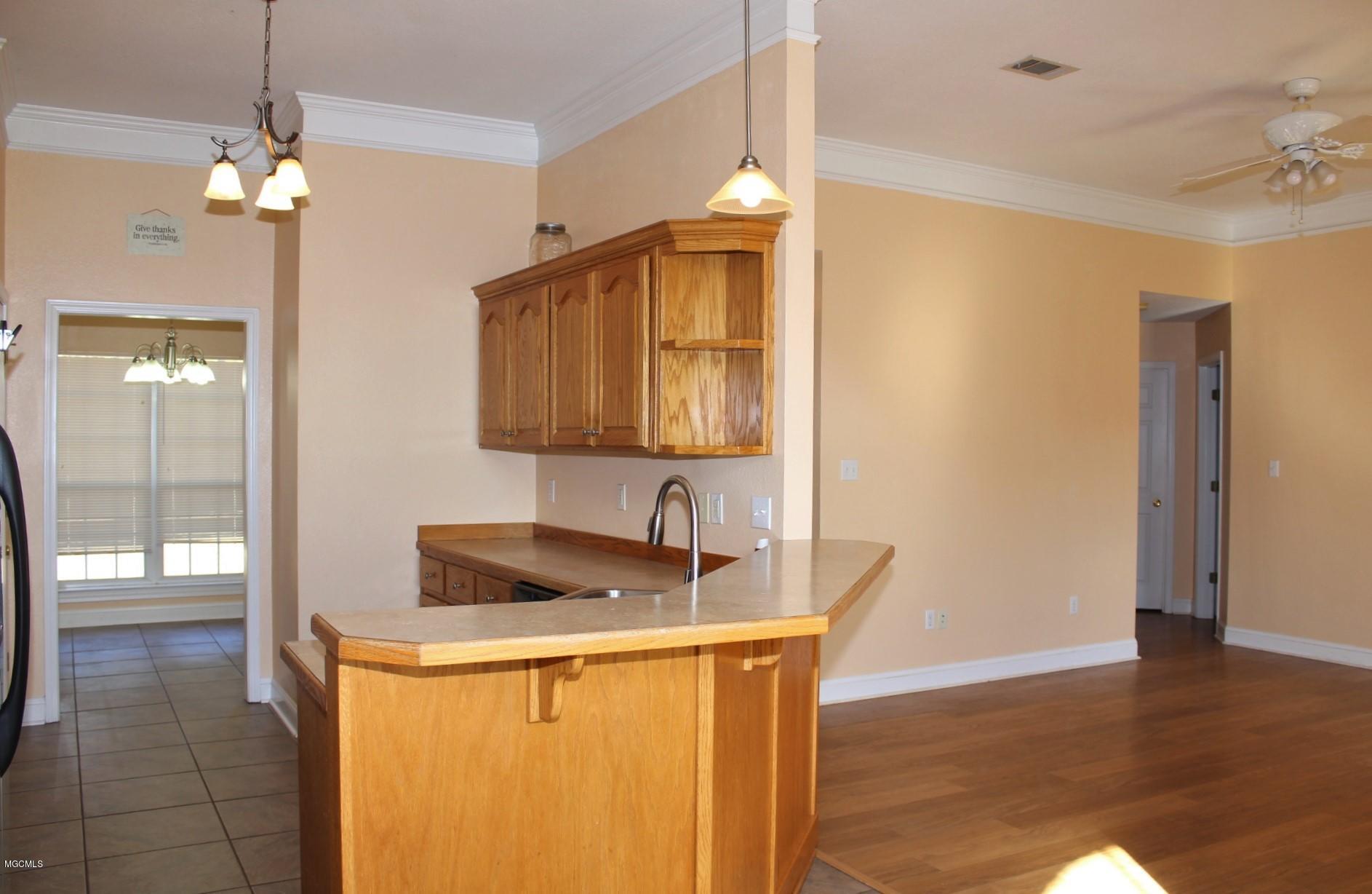 17928 Rayford Shumock Road Moss Point, MS 39562 - Photo 8 of 33 8-Living Room