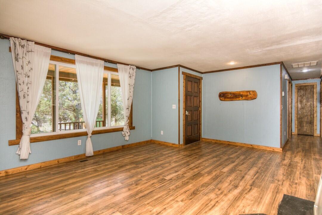 274 Southeast Hering Road Madras, OR 97741 - Photo 3 of 31 022
