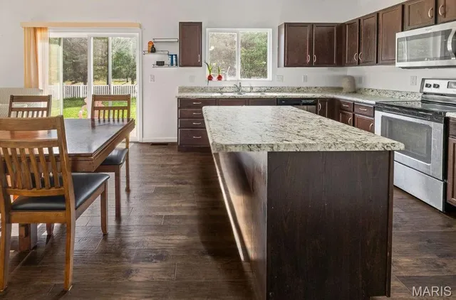 $323,000 | 1909 Plantation Lane, Belleville, IL 62220