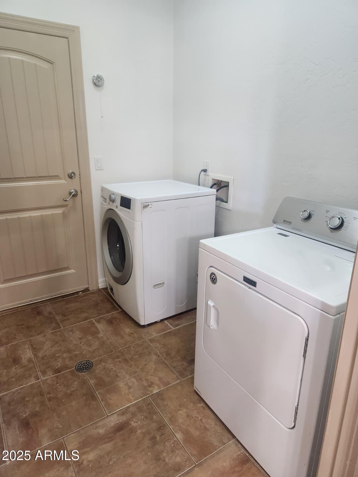 1766 East Golf Course Road Douglas, AZ 85607 - Photo 25 of 29 a utility room with dryer and washer
