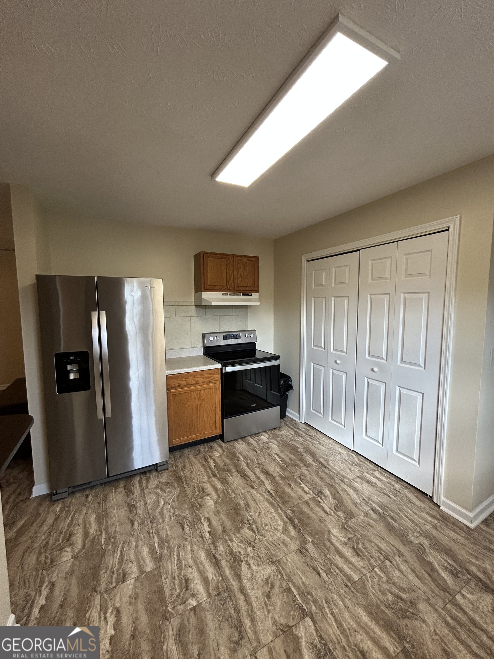 206 Ann Murphy Road West Point, GA 31833 - Photo 15 of 57 a kitchen with stainless steel appliances a refrigerator and a stove