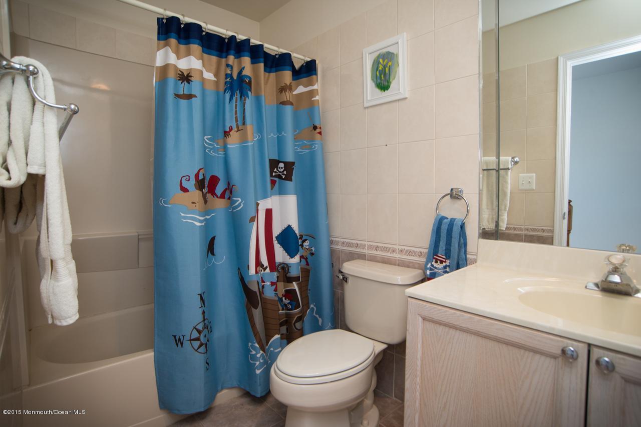 139 3rd Street, Unit 3 Keyport, NJ 07735 - Photo 13 of 16 Full bath