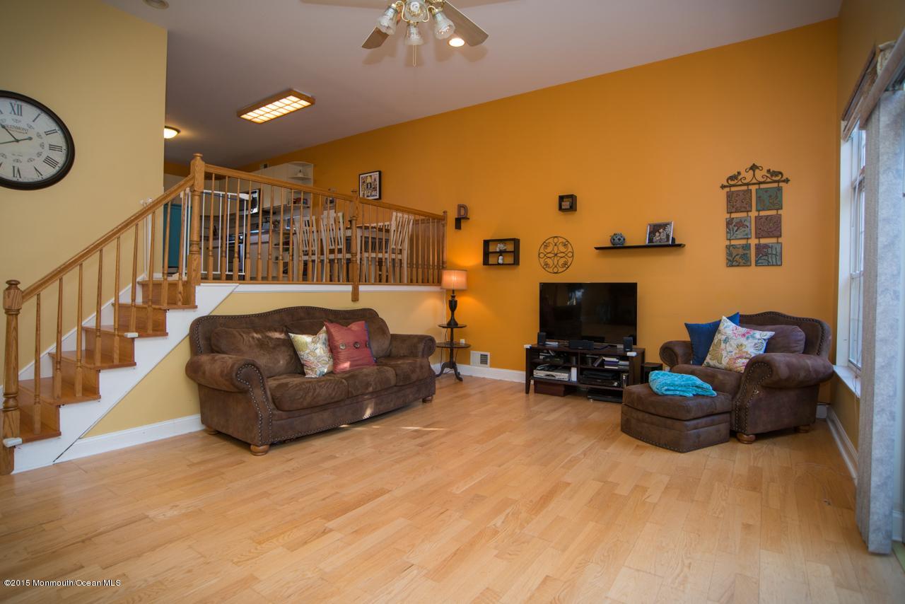 139 3rd Street, Unit 3 Keyport, NJ 07735 - Photo 5 of 16 Living room