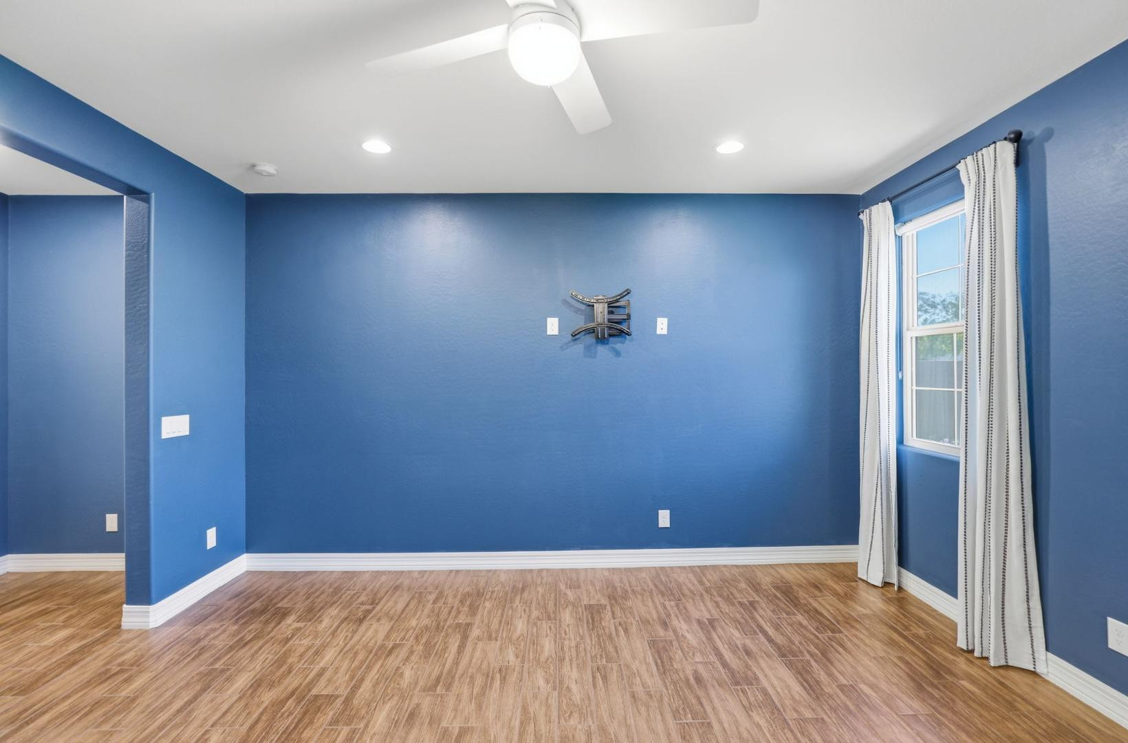 20437 East Estrella Road Queen Creek, AZ 85142 - Photo 20 of 33 an empty room with wooden floor and windows