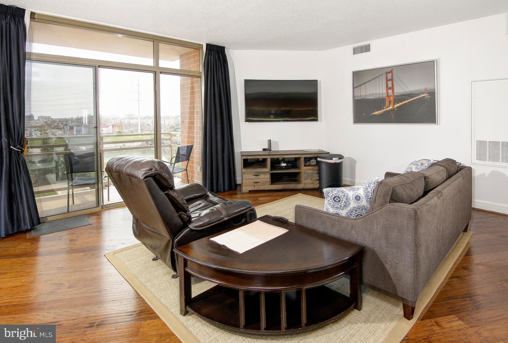 3600 South Glebe Road, Unit 323W Arlington, VA 22202 - Photo 5 of 28 Living Room