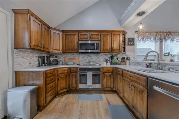 $530,000 | 2707 Southwest Arthur Drive, Lee's Summit, MO 64082