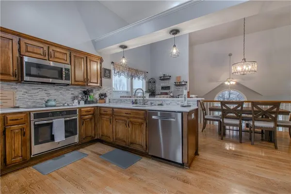 $530,000 | 2707 Southwest Arthur Drive, Lee's Summit, MO 64082