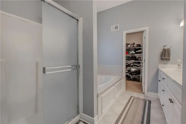 $530,000 | 2707 Southwest Arthur Drive, Lee's Summit, MO 64082