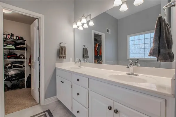 $530,000 | 2707 Southwest Arthur Drive, Lee's Summit, MO 64082