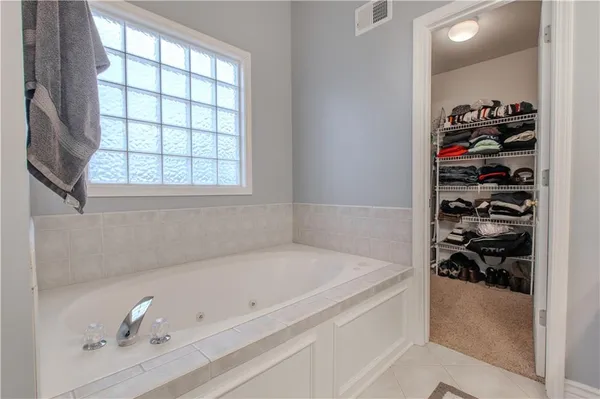 $530,000 | 2707 Southwest Arthur Drive, Lee's Summit, MO 64082