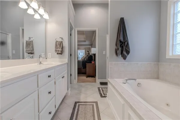 $530,000 | 2707 Southwest Arthur Drive, Lee's Summit, MO 64082