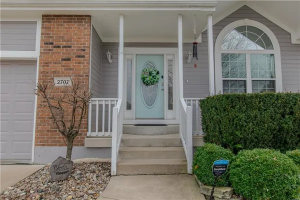 $530,000 | 2707 Southwest Arthur Drive, Lee's Summit, MO 64082