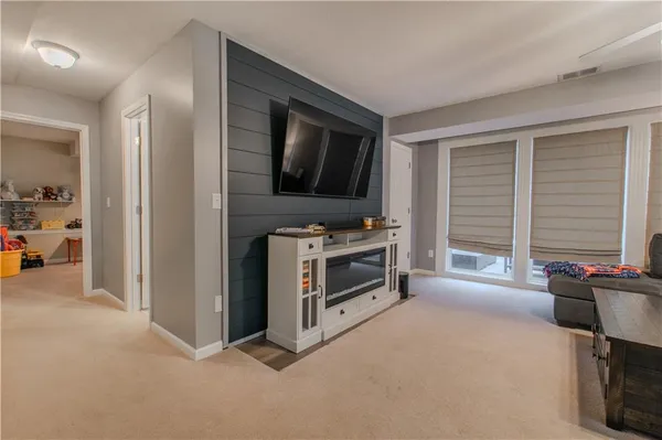 $530,000 | 2707 Southwest Arthur Drive, Lee's Summit, MO 64082