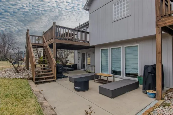 $530,000 | 2707 Southwest Arthur Drive, Lee's Summit, MO 64082