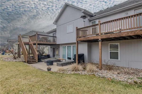 $530,000 | 2707 Southwest Arthur Drive, Lee's Summit, MO 64082