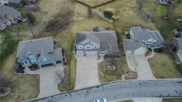 $530,000 | 2707 Southwest Arthur Drive, Lee's Summit, MO 64082