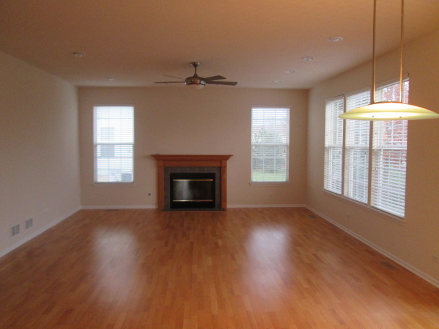 212 Thrush Circle Lindenhurst, IL 60046 - Photo 4 of 10