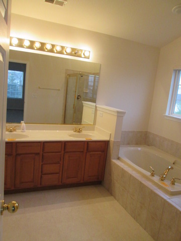 212 Thrush Circle Lindenhurst, IL 60046 - Photo 7 of 10