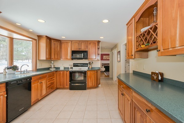 14 Brookside Road Topsfield, MA 01983 - Photo 9 of 30 Gallery Image 9